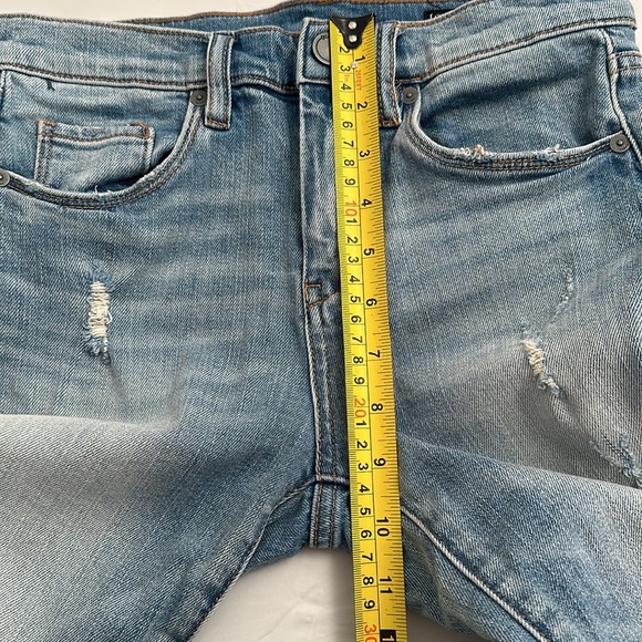 Blank NYC light wash blue denim distressed jeans - Picture 5 of 9